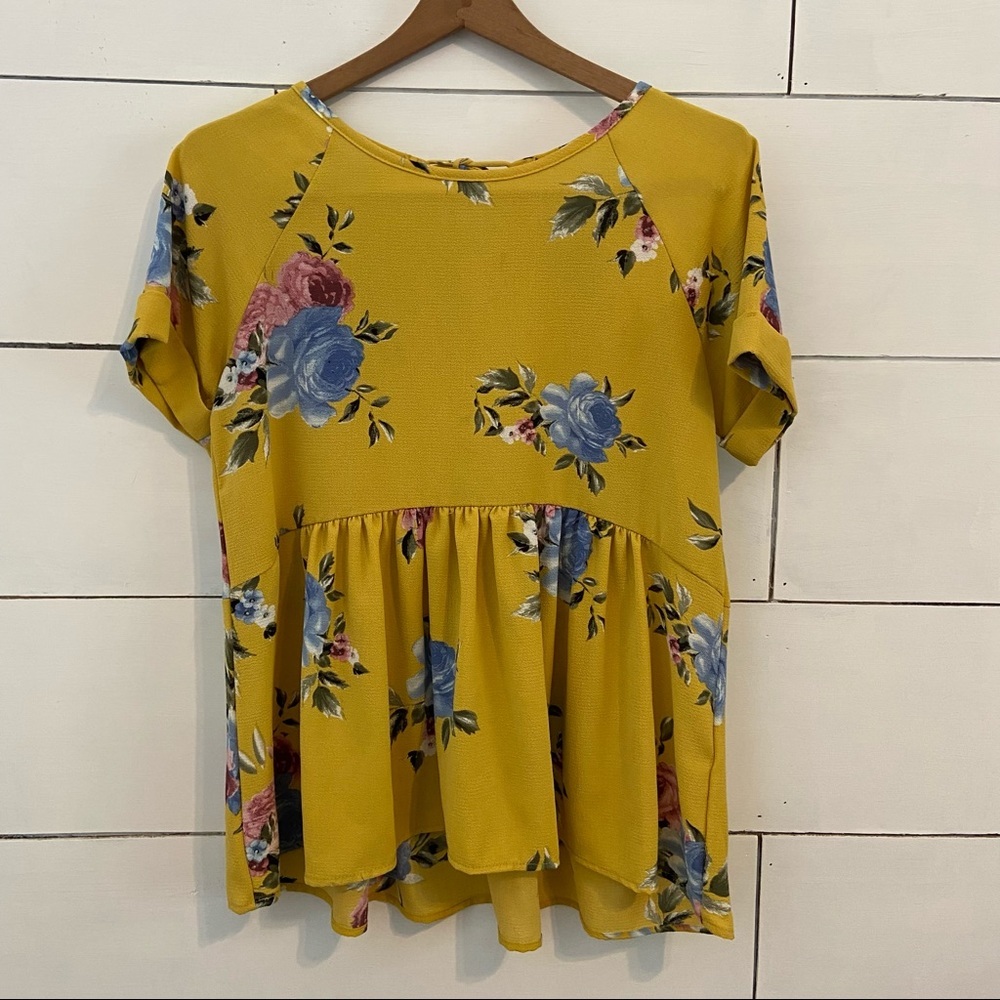 Stevie Hender Mustard Yellow Floral Caprea Top.  Size Small. NWT